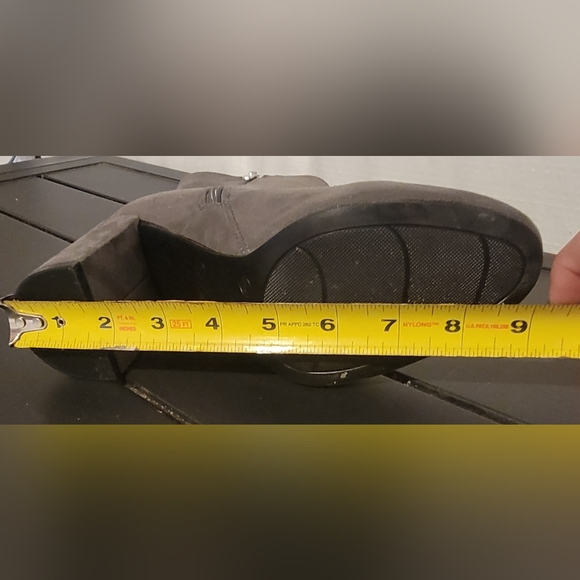 Gray suede ankle boots - Picture 7 of 8